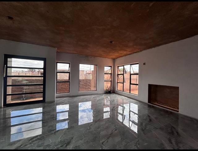 5 BEDROOM HOUSE FOR SALE IN KLIPFONTEIN